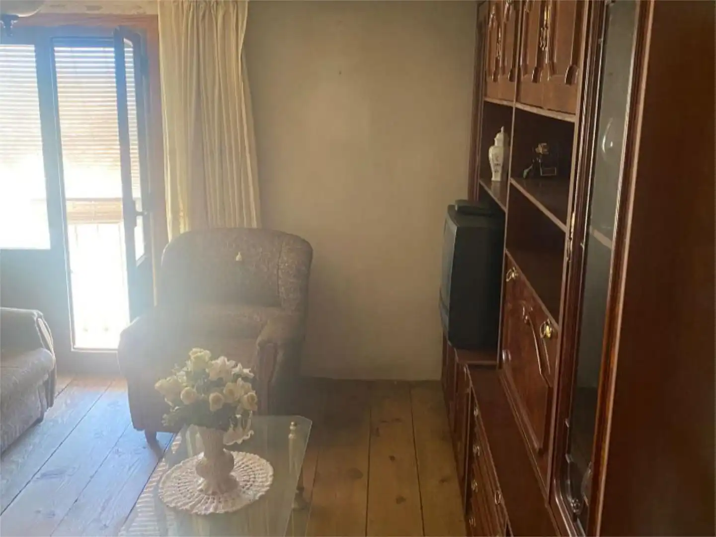 Einfamilien-Reihenhaus zum Verkauf in Calle Mayor, 30, Cerezo de Río Tirón Wohnzimmer von Einfamilien-Reihenhaus zum Verkauf in Cerezo de Río Tirón mit Balkon