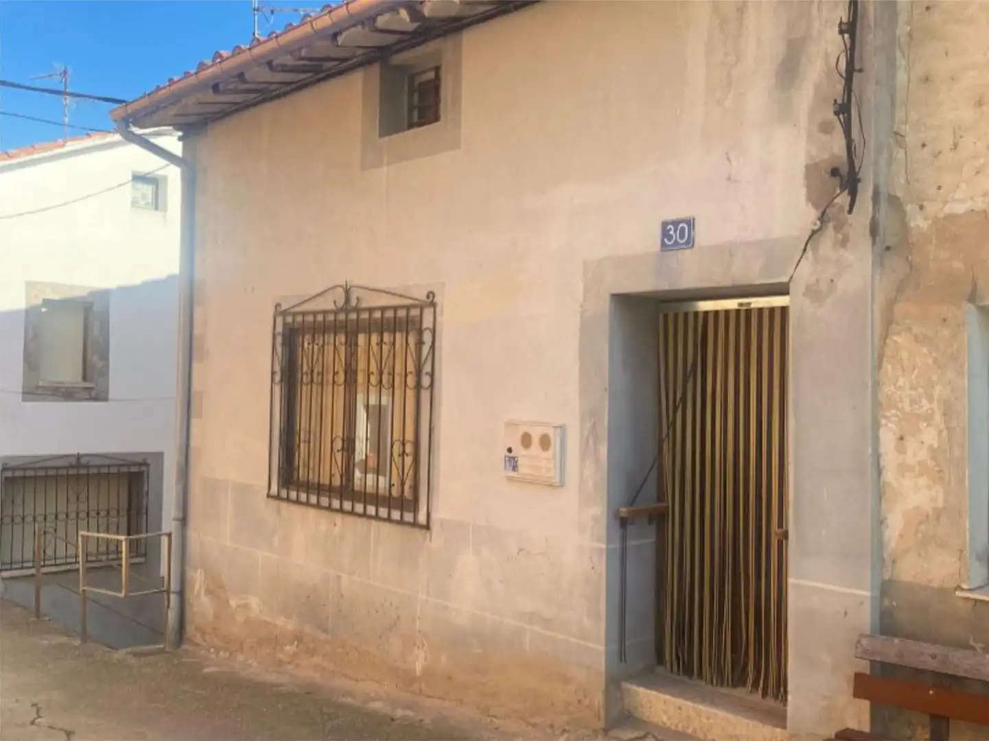 Einfamilien-Reihenhaus zum Verkauf in Calle Mayor, 30, Cerezo de Río Tirón Außenansicht von Einfamilien-Reihenhaus zum Verkauf in Cerezo de Río Tirón mit Balkon