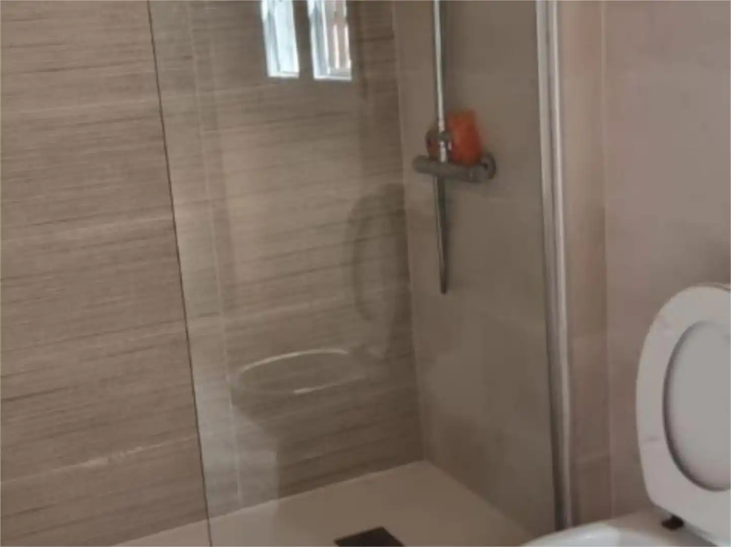 Houses for sale in Calle Matutano, 15, Macastre Bathroom of Houses for sale in Macastre with Air Conditioner, Private garden and Parquet flooring