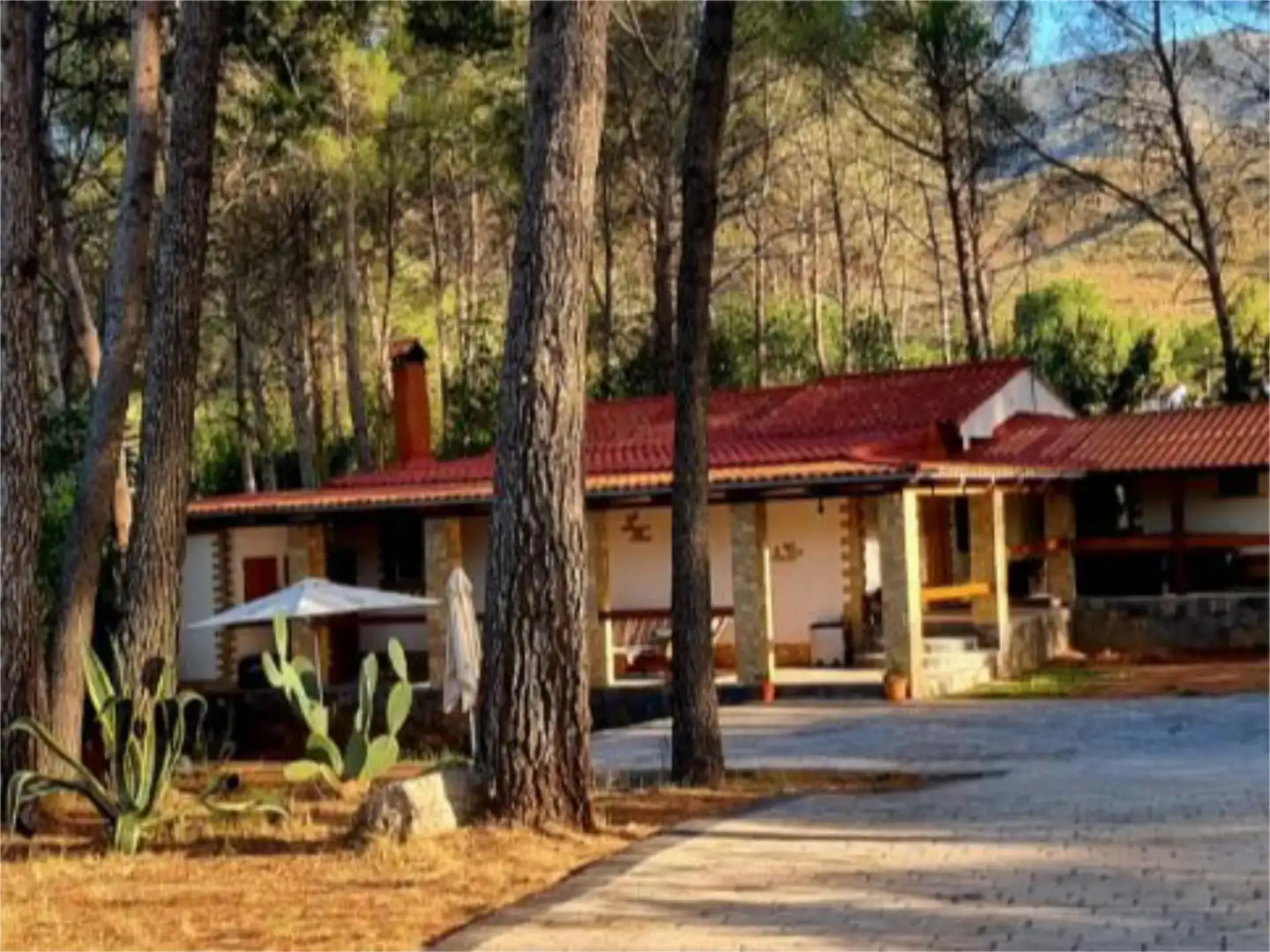 Houses for sale in Calle Matutano, 15, Macastre Houses for sale in Macastre with Air Conditioner, Private garden and Parquet flooring