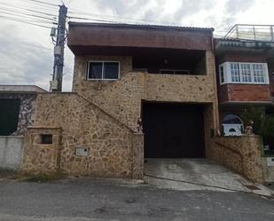 Vista exterior de Casa adosada en venda en Carballo amb Balcó