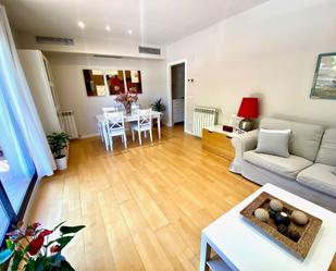 Living room of Flat for sale in Sant Cugat del Vallès  with Air Conditioner, Terrace and Swimming Pool