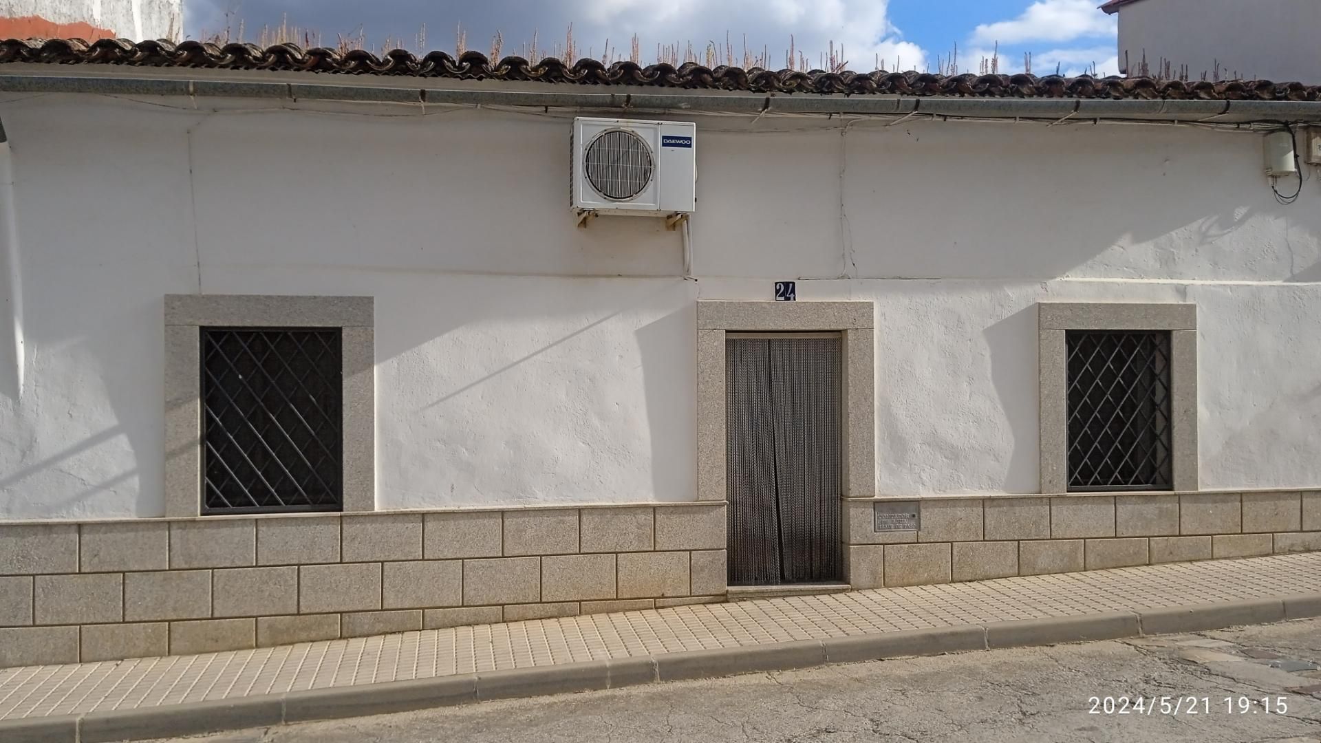 Vista exterior de Casa adosada en venda en Cañaveral amb Aire condicionat, Calefacció i Jardí privat