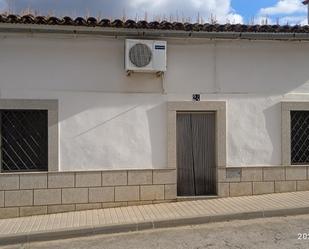 Vista exterior de Casa adosada en venda en Cañaveral amb Aire condicionat, Jardí privat i Traster