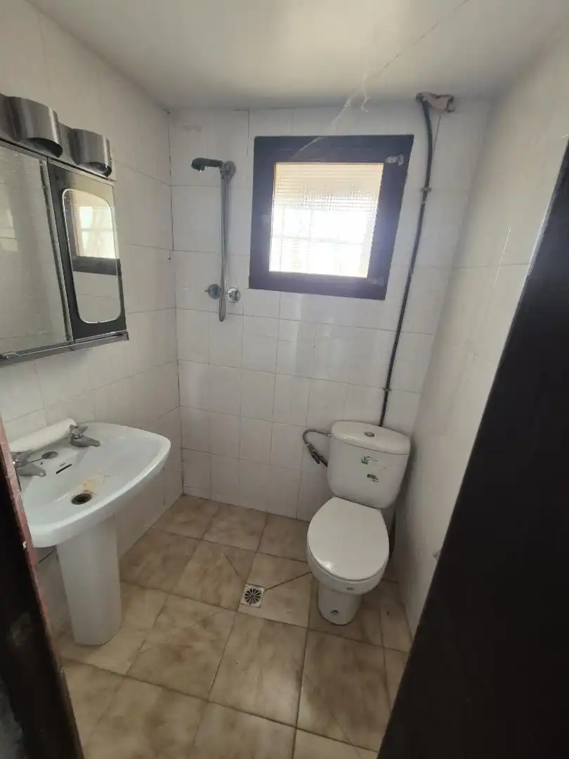 Piso en venta en Calle Barranco, 29, Castelnou Baño de Piso en venta en Castelnou con Terraza, Trastero y Balcón