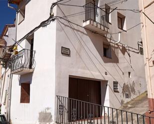 Vista exterior de Casa adosada en venda en Gargallo amb Balcó