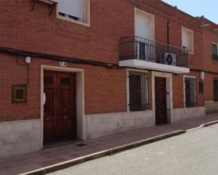 Vista exterior de Casa adosada en venda en Torrenueva amb Aire condicionat, Terrassa i Balcó