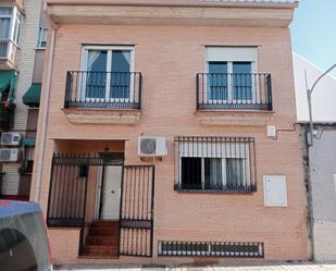 Exterior view of Single-family semi-detached for sale in Ciudad Real Capital  with Balcony