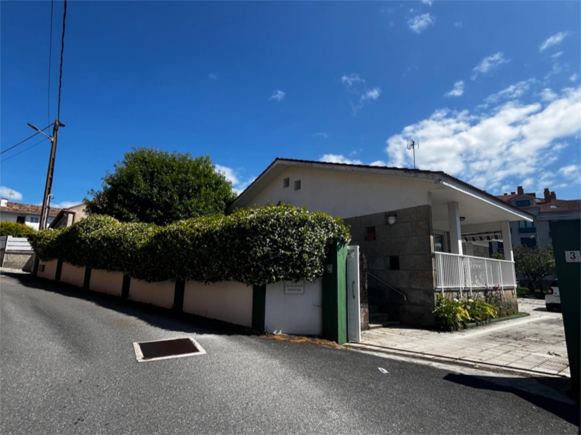 Vista exterior de Casa o xalet en venda en Nigrán amb Terrassa i Piscina