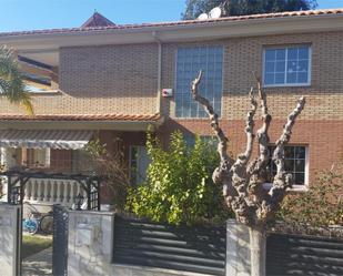 Vista exterior de Casa o xalet en venda en Cambrils amb Aire condicionat, Terrassa i Balcó