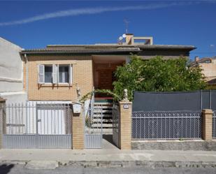 Vista exterior de Casa o xalet en venda en La Zubia