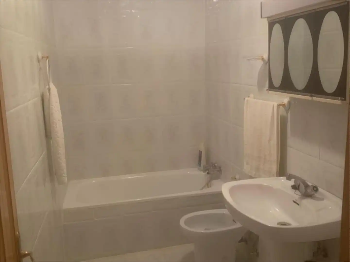 Piso en venta en Calle Ayuntamiento, 1, Prados Redondos Baño de Piso en venta en Prados Redondos con Trastero, Amueblado y Balcón