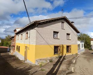 Vista exterior de Casa adosada en venda en Alar del Rey