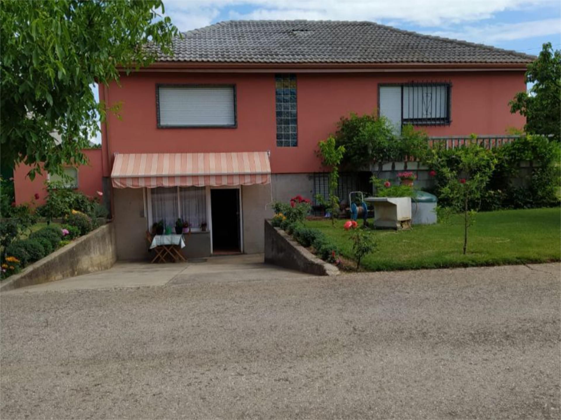 Jardí de Casa o xalet en venda en Ponferrada amb Calefacció, Jardí privat i Parquet