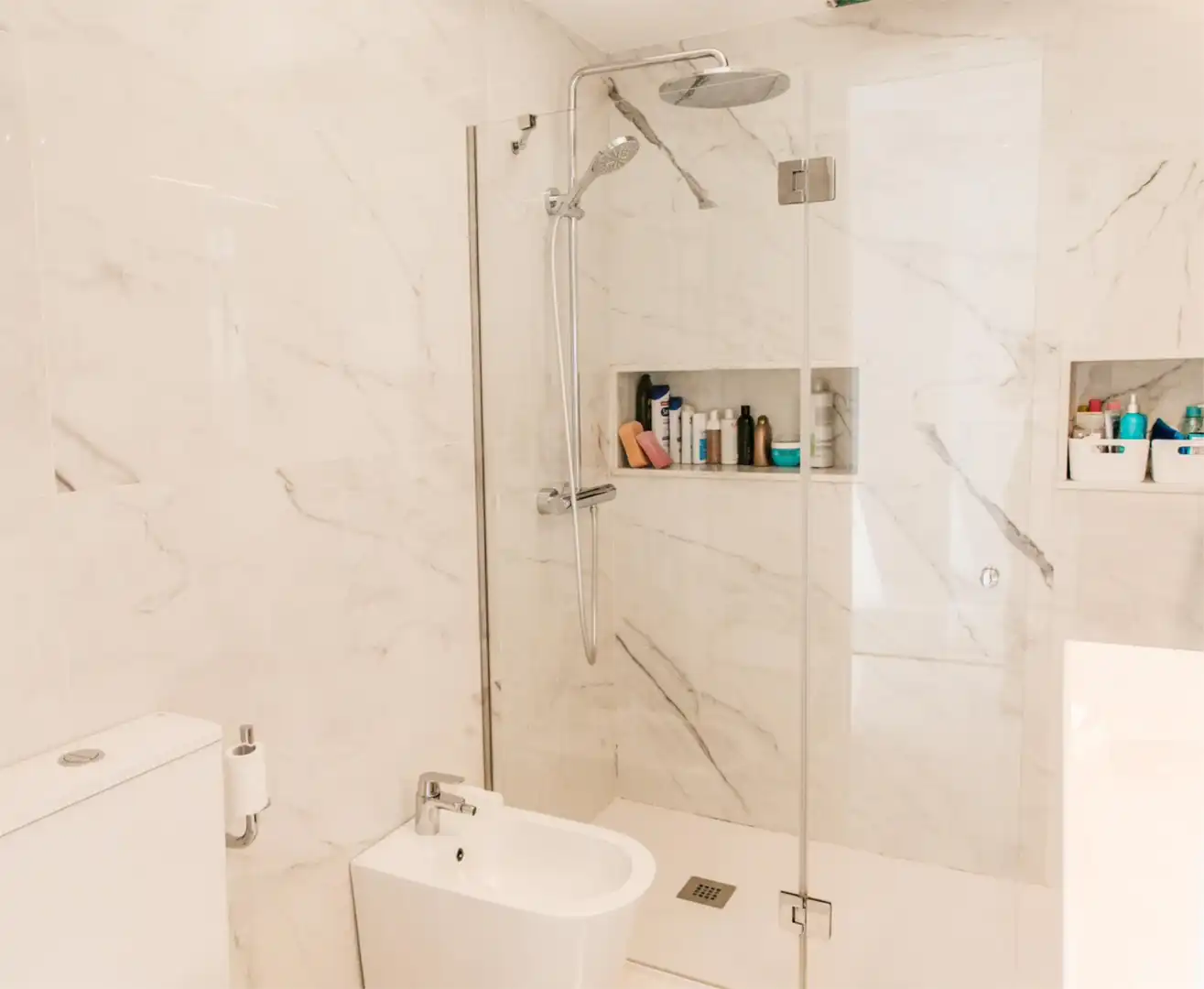 Detached homes for sale in Avenida de la República Argentina, 54, Triana Este Bathroom of Detached homes for sale in Sevilla with Air Conditioner, Heating and Parquet flooring