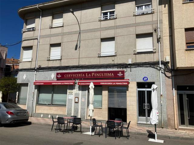 Casa adosada en Venta en Plaza Reyes Católicos, 26 en La Bañeza