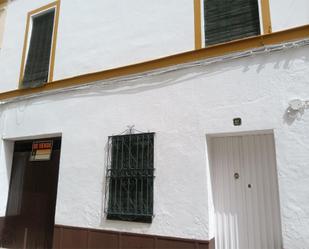 Vista exterior de Casa adosada en venda en Arahal amb Balcó