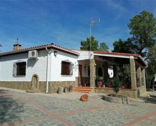 Vista exterior de Casa o xalet en venda en Casar de Cáceres amb Terrassa i Piscina