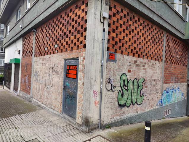 Local comercial en Venta en Rúa Antonio Ríos, 77 en Los Castros - Castrillón