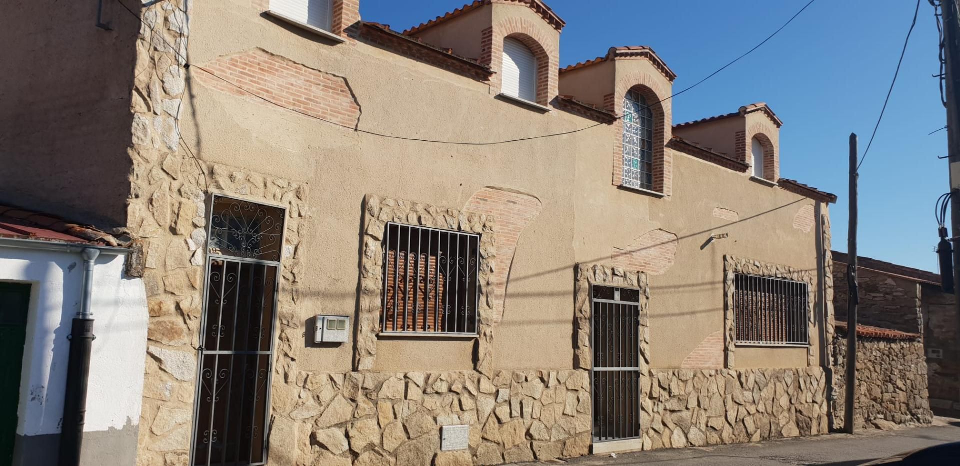 Vista exterior de Casa adosada en venda en Peñausende amb Traster