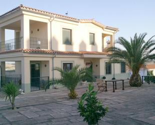 Vista exterior de Casa o xalet en venda en Galisteo amb Aire condicionat, Terrassa i Balcó