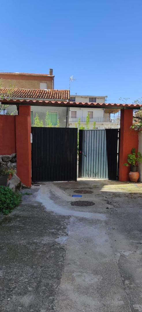 Aparcament de Casa o xalet en venda en Casas del Castañar amb Terrassa