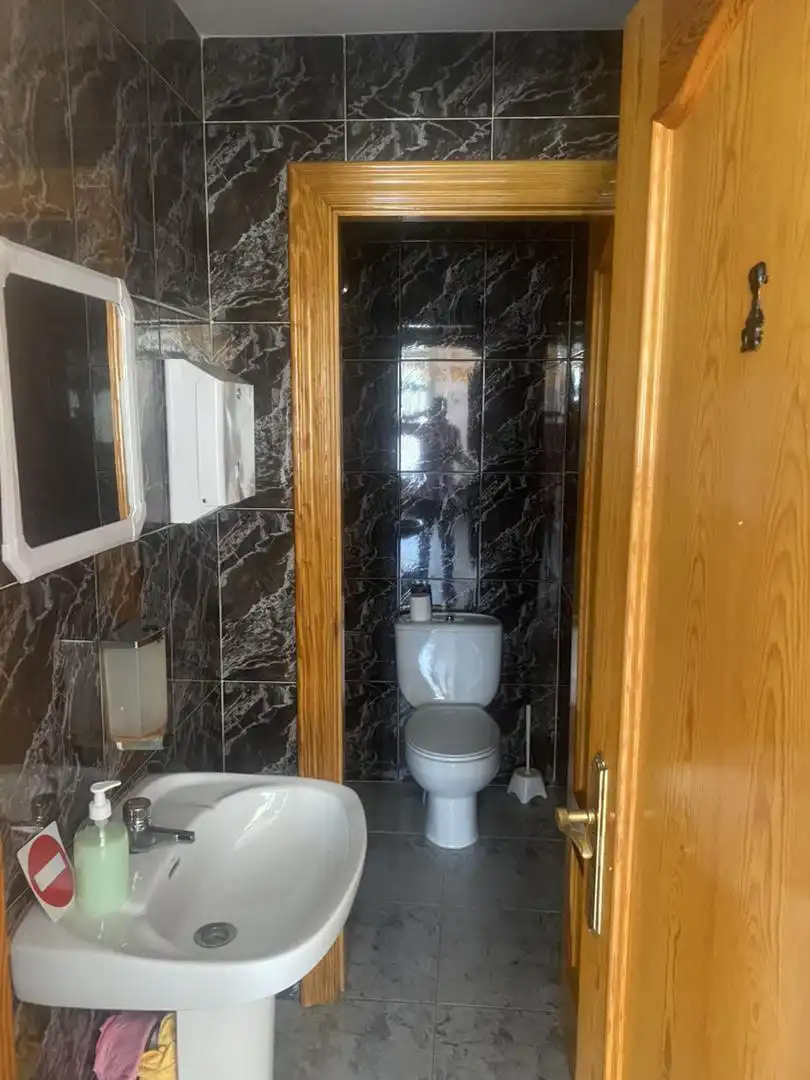 Baño de Local en venta en Madrigal de las Altas Torres con Aire acondicionado y Calefacción