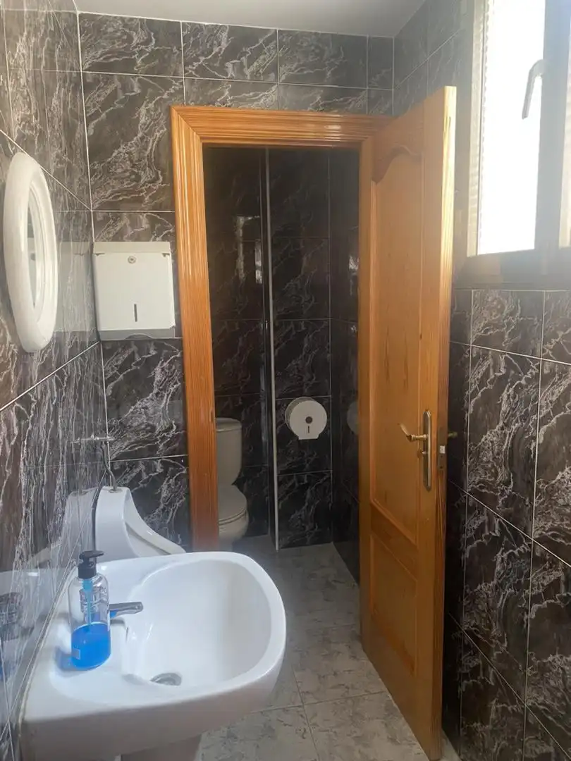 Baño de Local en venta en Madrigal de las Altas Torres con Aire acondicionado y Calefacción