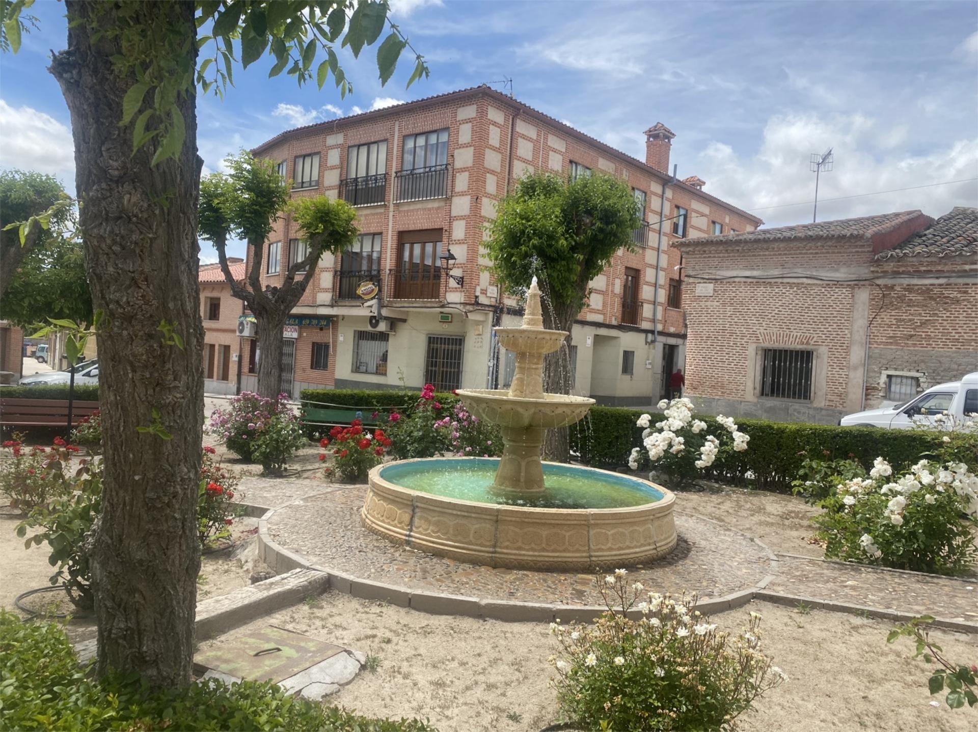 Exterior view of Premises for sale in Madrigal de las Altas Torres  with Air Conditioner and Heating