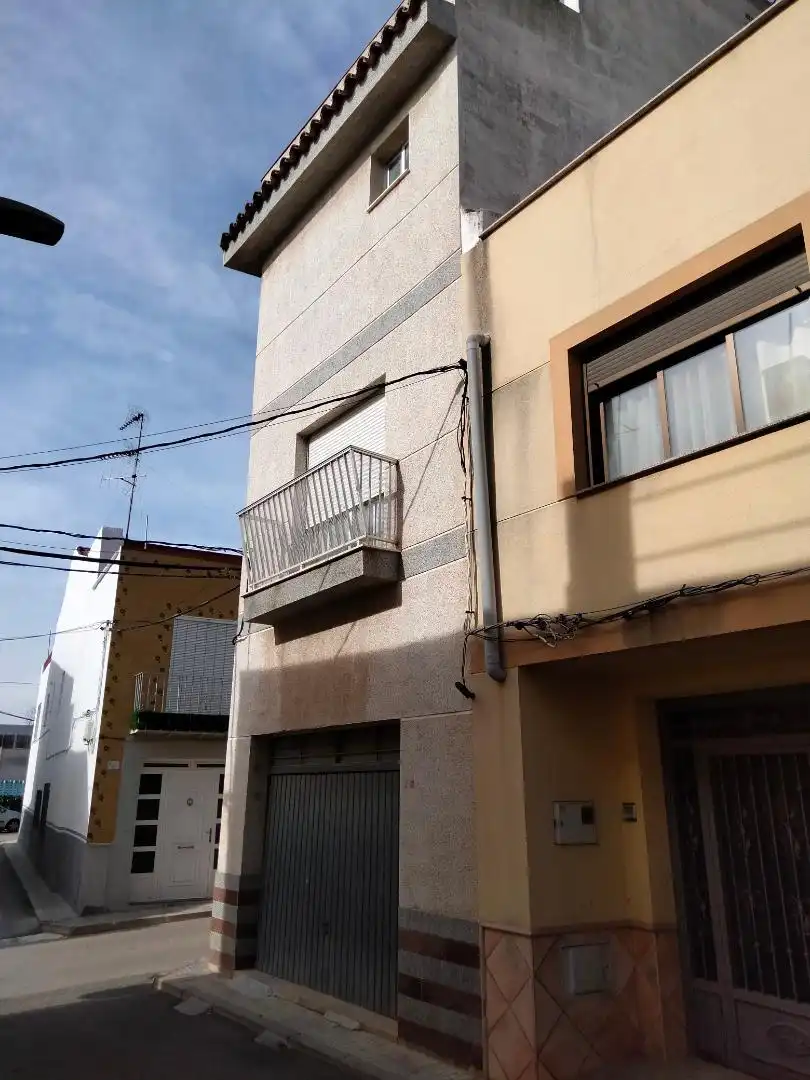Vista exterior de Casa adosada en venda en Alcalà de Xivert amb Aire condicionat, Terrassa i Balcó