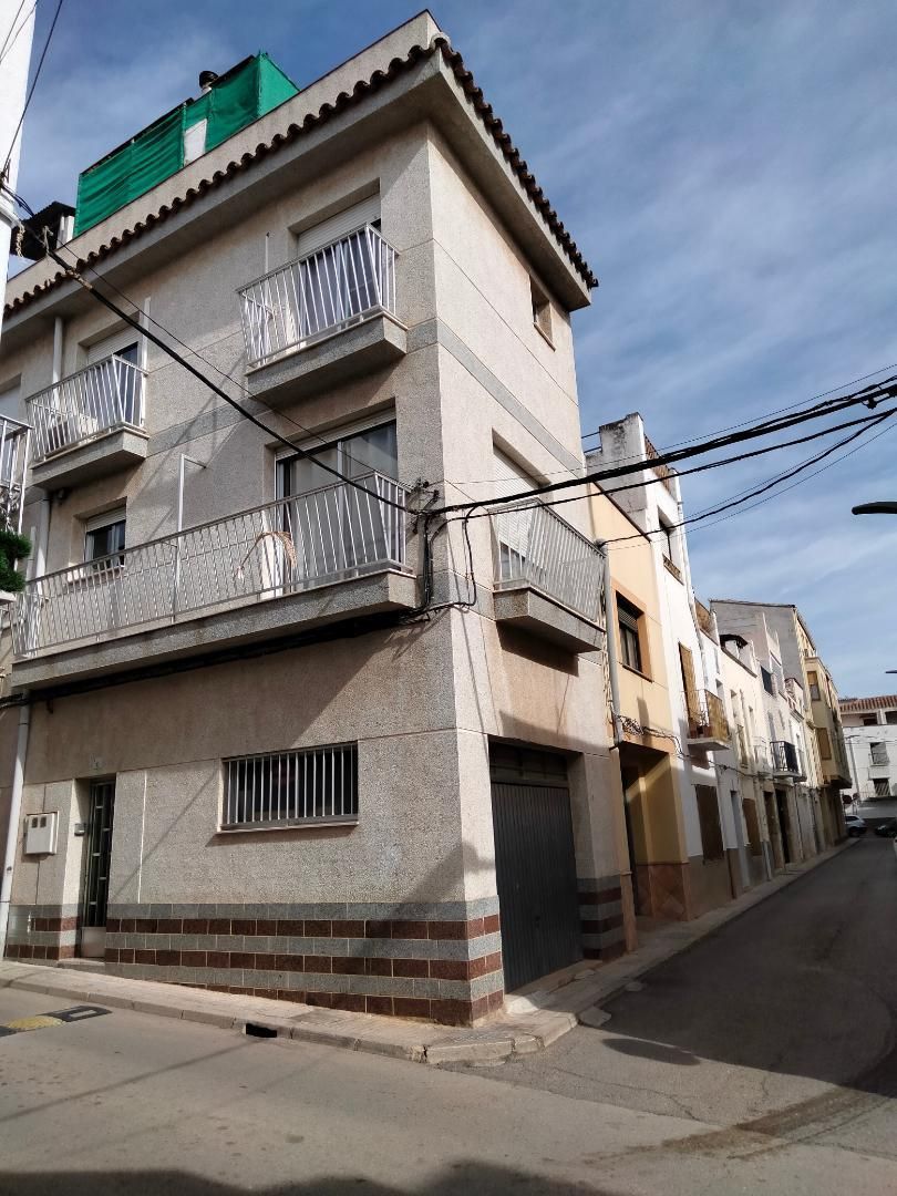 Vista exterior de Casa adosada en venda en Alcalà de Xivert amb Aire condicionat, Terrassa i Balcó
