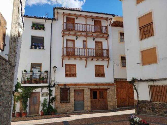 Casa adosada en Venta en Travesía Muralla, 11 en Cañete