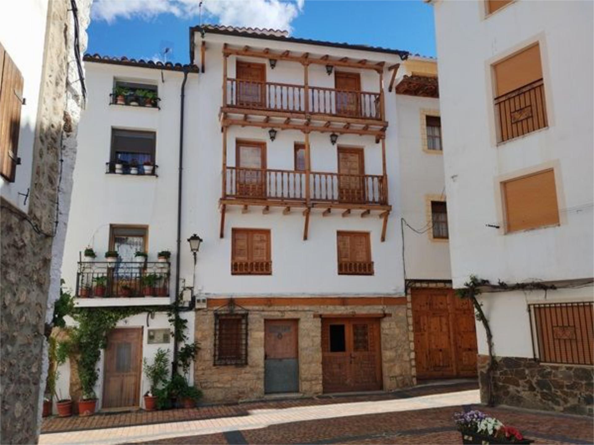 Vista exterior de Casa adosada en venda en Cañete amb Terrassa i Moblat