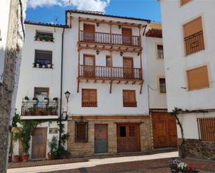 Vista exterior de Casa adosada en venda en Cañete amb Terrassa