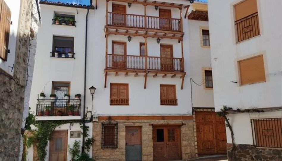Casa adosada en venta en Travesía Muralla, 11, Cañete, Cuenca - imagen 1 Foto 1 de Casa adosada en venta en Travesía Muralla, 11, Cañete, Cuenca