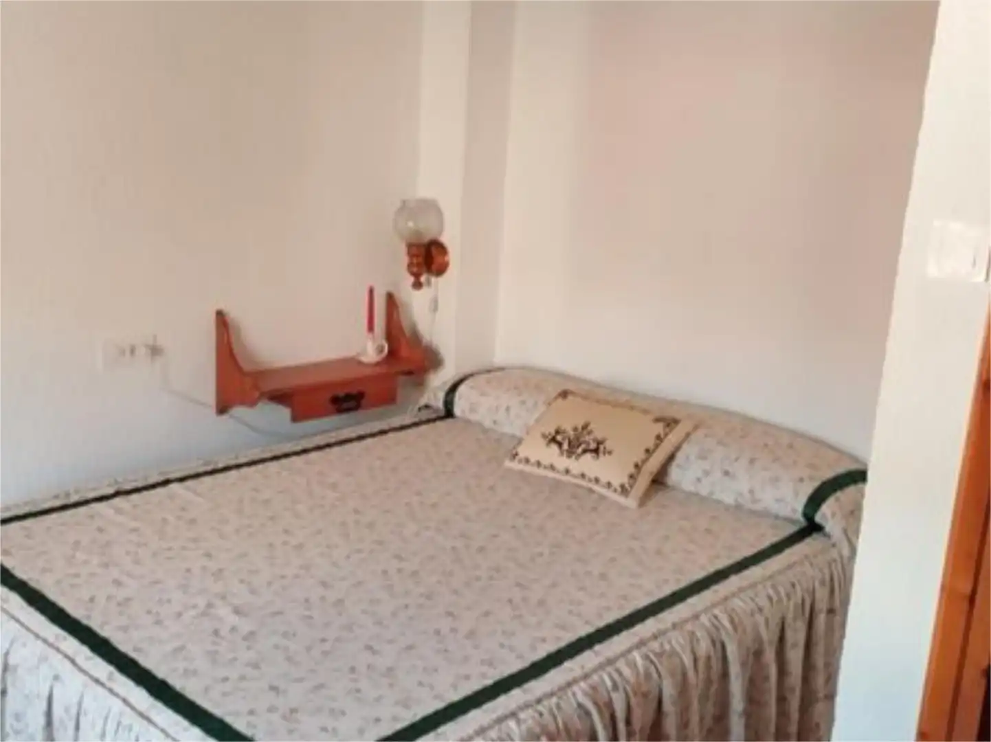 Casa adosada en venta en Travesía Muralla, 11, Cañete Habitación de Casa adosada en venta en Cañete con Terraza y Amueblado