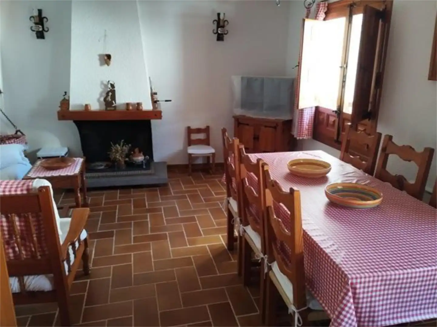 Casa adosada en venta en Travesía Muralla, 11, Cañete Comedor de Casa adosada en venta en Cañete con Terraza y Amueblado