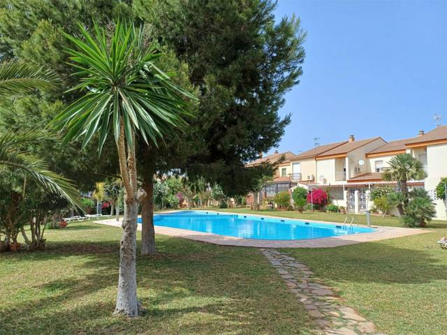 Casa adosada en Alquiler en Calle de Benito López Franco, 20 en Constitución