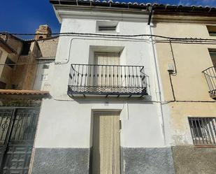 Vista exterior de Casa adosada en venda en Vivel del Río Martín amb Balcó