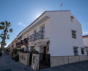 Vista exterior de Casa adosada en venda en Mijas amb Aire condicionat, Terrassa i Balcó