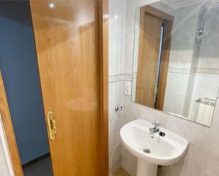 Bathroom of Flat for sale in Salamanca Capital  with Balcony