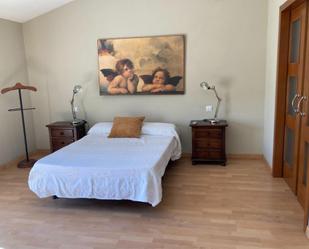 Dormitori de Apartament de lloguer en Montequinto amb Aire condicionat, Terrassa i Balcó
