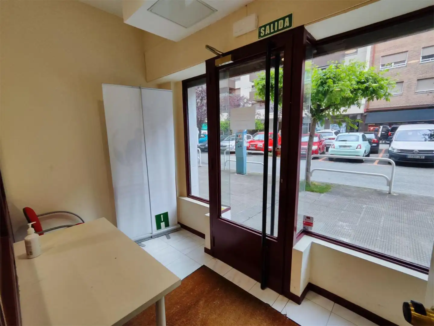 Commercial properties for rent in Travesía Acella, 1, Mendebaldea - Ermitagaña Commercial properties for rent in Pamplona / Iruña with Air Conditioner, Parquet flooring and Furnished
