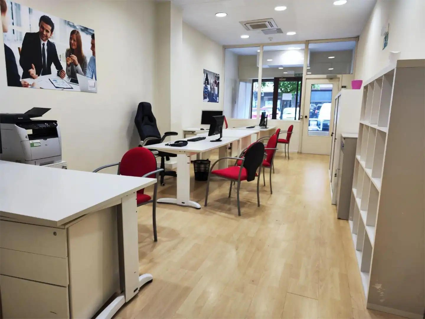 Commercial properties for rent in Travesía Acella, 1, Mendebaldea - Ermitagaña Commercial properties for rent in Pamplona / Iruña with Air Conditioner, Parquet flooring and Furnished