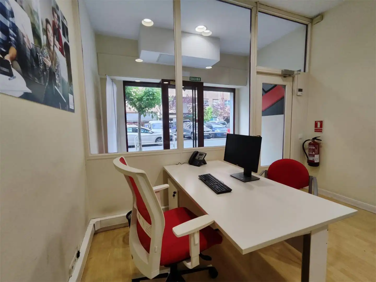 Commercial properties for rent in Travesía Acella, 1, Mendebaldea - Ermitagaña Commercial properties for rent in Pamplona / Iruña with Air Conditioner, Parquet flooring and Furnished
