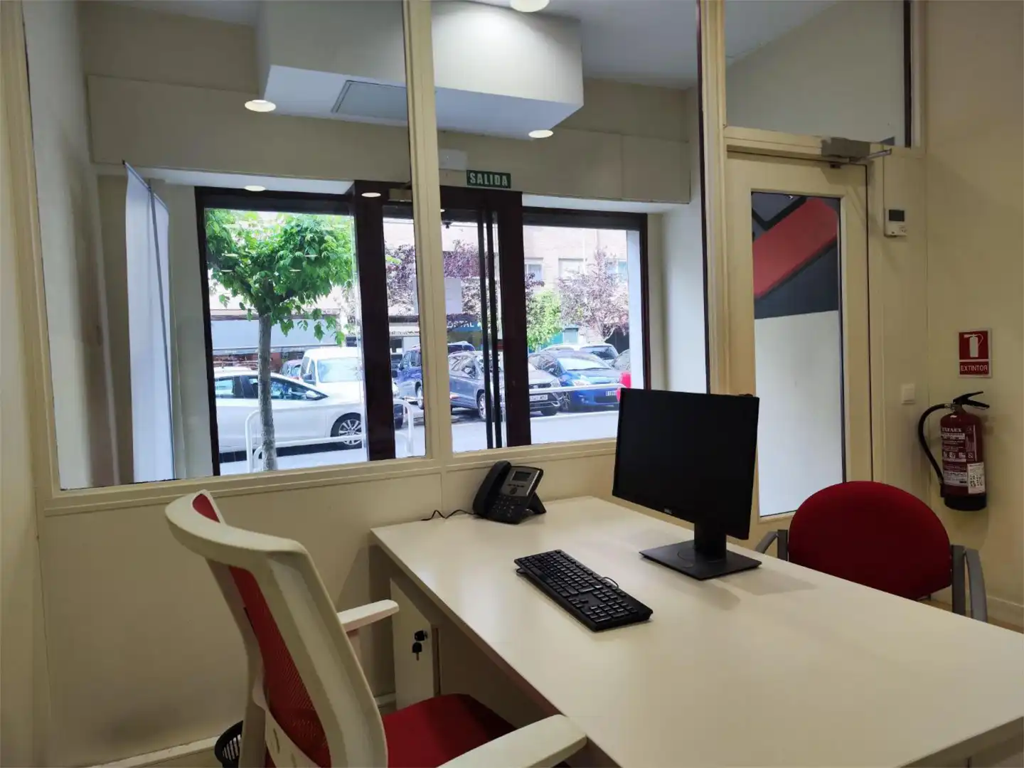 Commercial properties for rent in Travesía Acella, 1, Mendebaldea - Ermitagaña Commercial properties for rent in Pamplona / Iruña with Air Conditioner, Parquet flooring and Furnished
