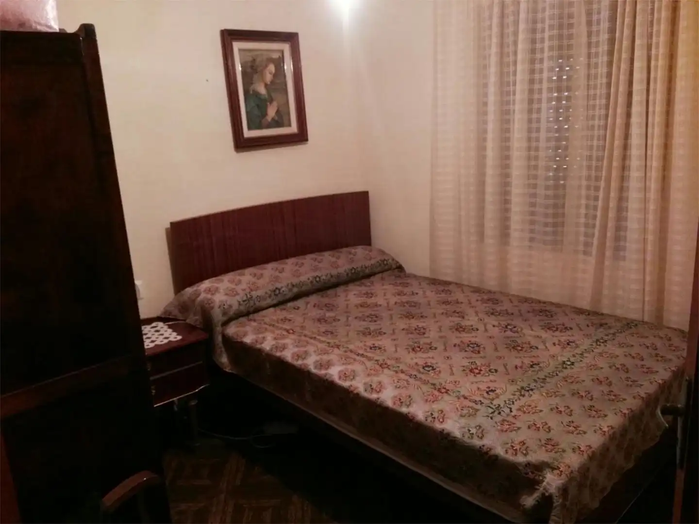 Pis en venda a Calle Teniente Coronel Bocinos, 33, Boñar Dormitori de Pis en venda en Boñar amb Moblat