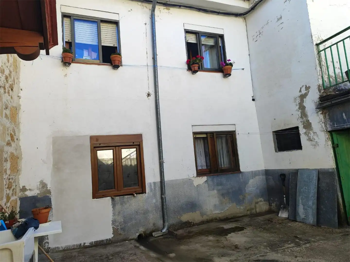 Pis en venda a Calle Teniente Coronel Bocinos, 33, Boñar Vista exterior de Pis en venda en Boñar amb Moblat