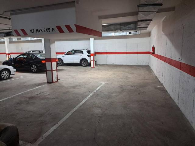 Garaje en Alquiler en Rambla de los Menceyes, 23 en Las Caletillas - Punta Larga