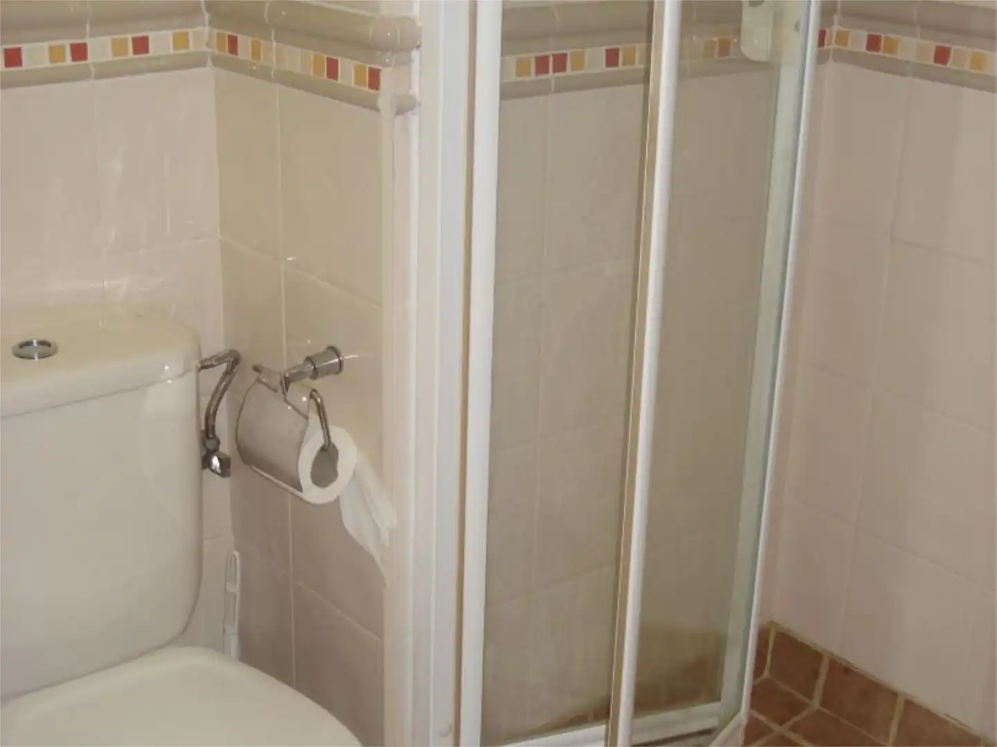 Apartamento de alquiler en Calle Santa Marta, 1, Centro - La Costilla Baño de Apartamento de alquiler en Rota con Calefacción, Jardín privado y Amueblado